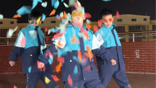 两毛五撒花特效第一视角来啦！😂#第一视角 #青春修炼手册 #tfboys