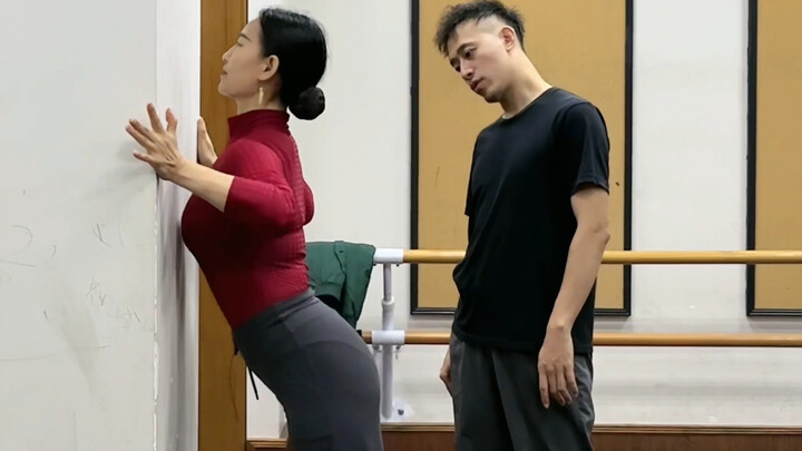 你们评评理，到底是谁惹谁先笑的
