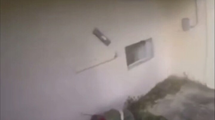 الزميل: أنا ألع*بك لع*ب*