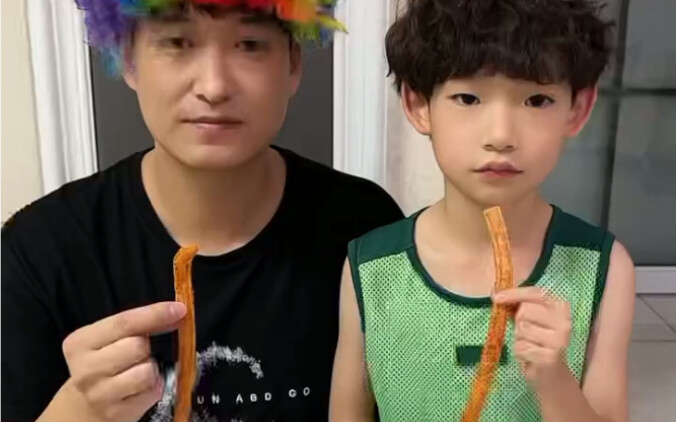 تحدي أكل "لا تياو" قد حان، فلنرى من سيتمكن من الفوز بين الاثنين!