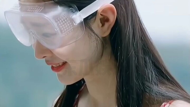 The subtle, elegant beauty of Guan Xiaotong and Song Yi!
