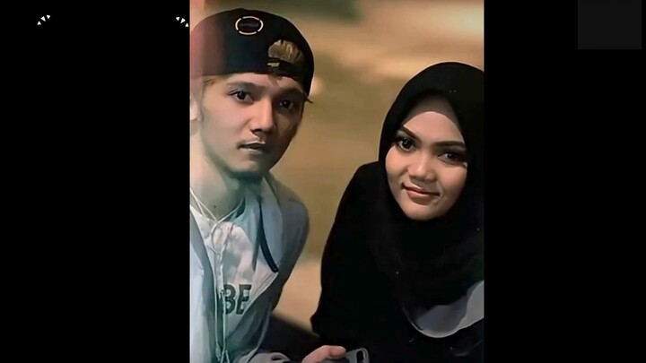 4 potret artis bersama kembarannya