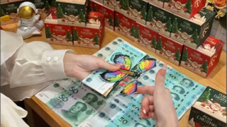في الحقيقة، لم يكن هناك بابا نويل في العالم أصلاً، لكن من يحبك سيتعب نفسه مراراً وتكراراً ليصنع لك م