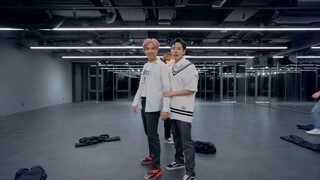 【Chan Jun】Ruang latihan seragam sekolah, Kai Chan melihat Ren Jun menari sambil melepas jaketnya den