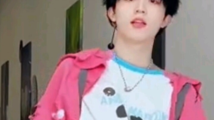 ทำไมเด็กฝึกคนนี้ถึงมีบรรยากาศความบันเทิงแบบเกาหลีบ้าๆ แบบนี้?