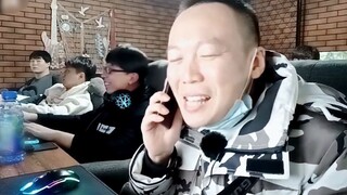 当声优在网吧假装接电话