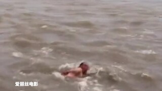 乐山遭遇洪水，但这几个老爷子却高兴坏了