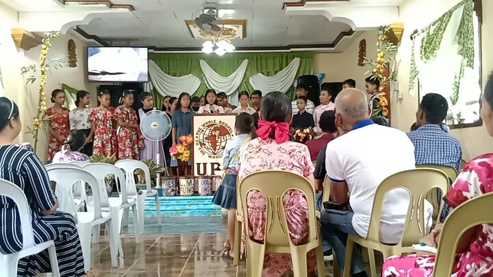 Youth sing to the Lord