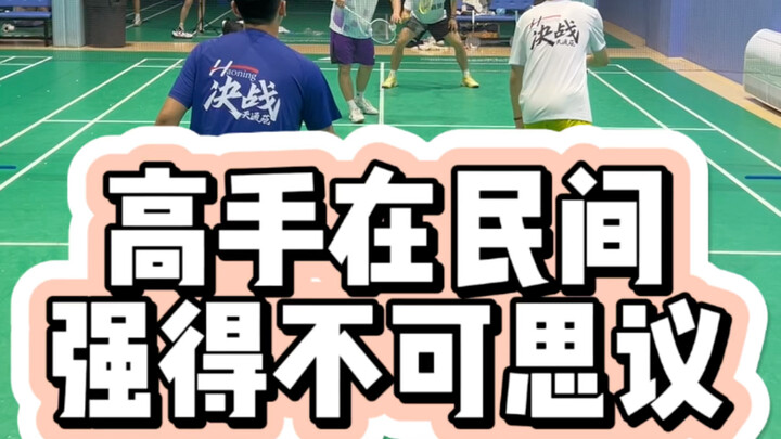 Lompatan terbang sekaligus tendangan diagonal ini benar-benar bikin aku terpana!