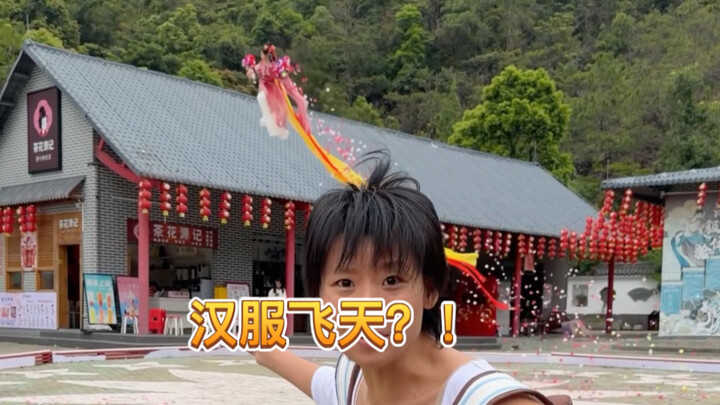 Now how am I supposed to explain this scene to my foreign friends?!