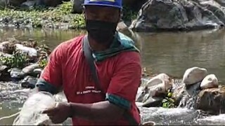 cast netting in nepal | Himalayan trout fishing with handmade cast net |