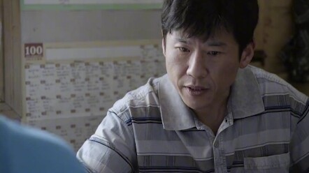 Khi con trai biết mẹ mang thai bé thứ hai, phản ứng đầu tiên lại là: “Có phải của bố không” haha