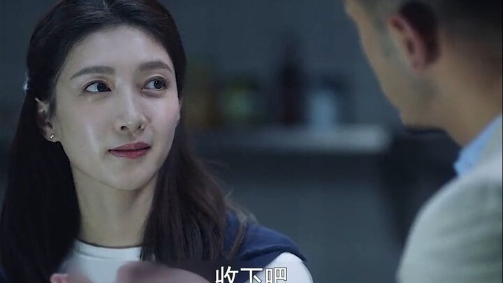 Mạn Ni tình cờ gặp gỡ vị hải vương điển trai, giàu có Lương Chính Hiền tại châu Âu, hai người vừa gặ