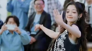 Xilinna Yigao Breakdances to Xinjiang Dance