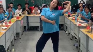 Bản cover "Drama" của aespa tại bữa tiệc tốt nghiệp thật tuyệt vời!!!