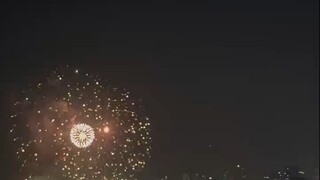 全家抽空来看烟花