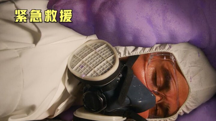 Người đàn ông vô gia cư chui vào thùng rác để trú mưa, nhưng cuối cùng lại bị đổ vào xe chở rác – ph