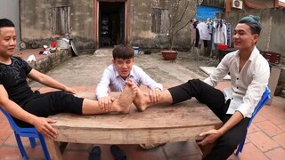 Hưng Troll _ Trận Chiến Đấu Vật Chân _ foot wrestling