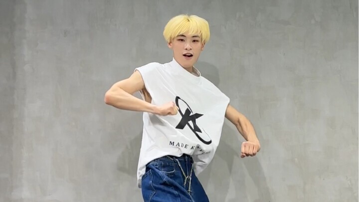 Selamat untuk Zhang Haomeimei Big C kami! Flower Boy Band-nya keren banget! ZB1-In Bloom
