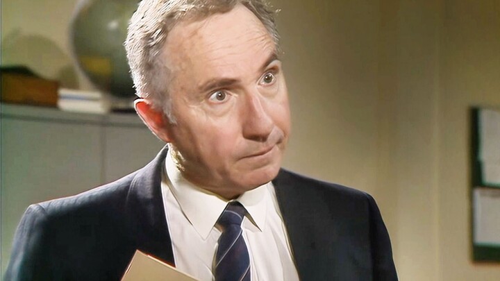 “Setengah serial Inggris bisa mengatur dunia; dialog seperti ini sulit untuk ditandingi.”