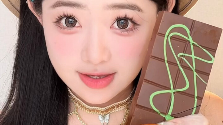 Nhâm nhi sô-cô-la Dubai