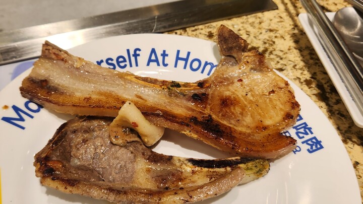 Buffet nướng và bánh ngọt giá 78 tệ, lần ăn “ngọt” nhất từ trước đến nay