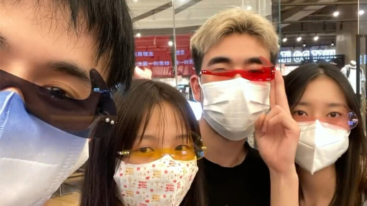 ขอร้องเถอะ แว่นตางูเช็คตัวนี้เท่มากเลยนะ!!!