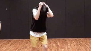 لماذا نُصعب الأمر على شاب منزلي ونجعله يرتدي بنفسه مثل أيقونة الأداء؟