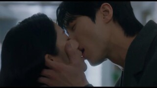 善宰终于和老婆亲亲啦，教科书式的吻戏！连吻戏都那么让人心动，多来点没看够呀#背着善宰跑