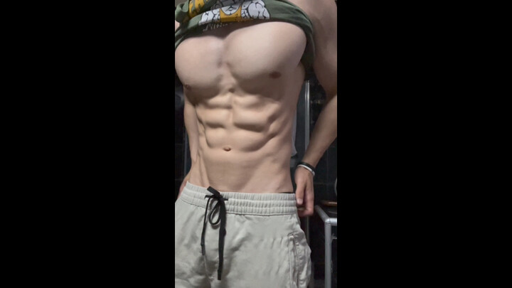 I ate way too much ice cream this weekend, but thankfully my figure hasn’t fallen apart yet!