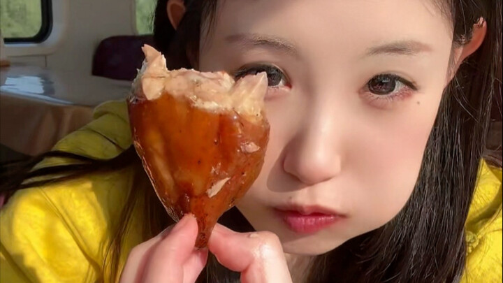 I haven’t eaten duck feet in a month—I’m dying of craving!