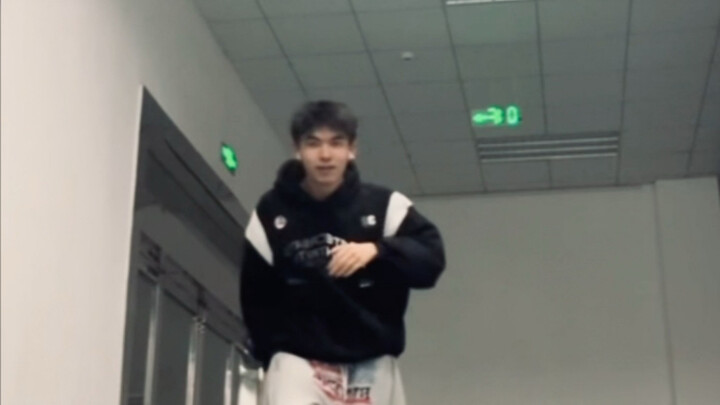 Mahasiswa tahun pertama hetero: Sejarah bakal kayak gini...