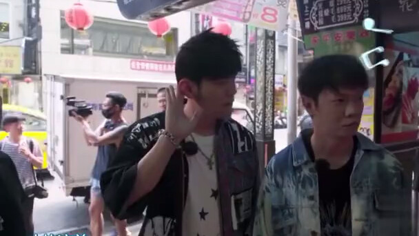 โจวเจี๋ยหลุนเดินช้อปปิ้ง พอได้ยินเพลงของตัวเองดังจากในร้าน ก็รู้สึกภูมิใจสุดๆ!