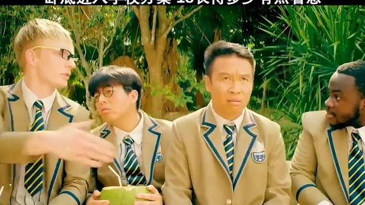 Menyamar masuk ke sekolah untuk menyelidiki kasus, si 18 tahun mulai agak panik.