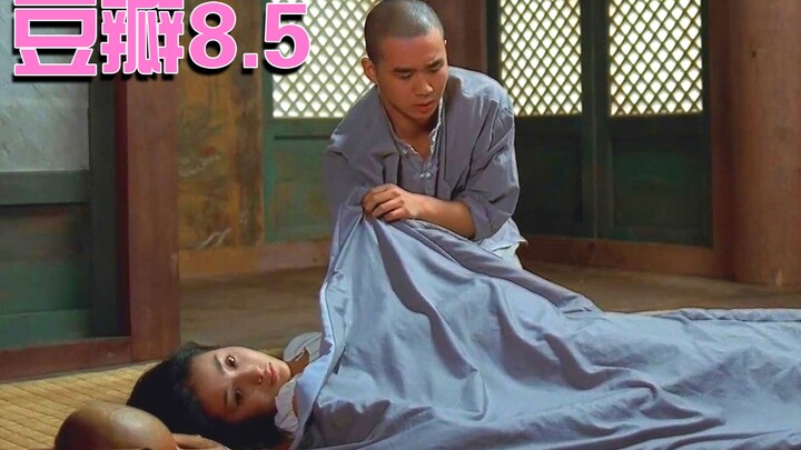 Nhân lúc nữ thí chủ đang say ngủ, tiểu hòa thượng nảy ra một ý tưởng táo bạo – “Xuân Hạ Thu Đông lại