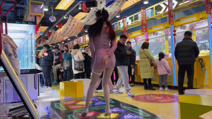 Pink lace sheath skirt—this extroverted beauty is bustin' out moves to "Rollin'"!