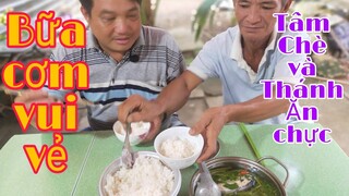 Bữa cơm vui vẻ của Thánh Ăn Chực và Tâm Chè