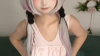 Penggemar loli sepertimu, satu tangan saja sudah cukup untuk mengalahkanku!