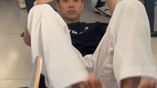 What a niche performance art piece—Zhengzhou Institute of Physical Education's Oliveira!!!