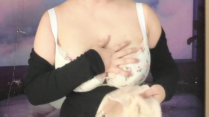 Áo ngực giúp vòng 1 80 l trông nhỏ gọn hơn.