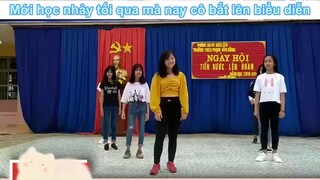 May cho cô là em còn lên biểu diễn được đấy #funny #haihuoc