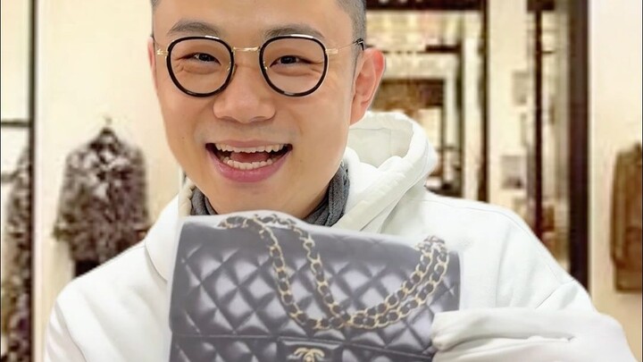 When You Buy Your First CHANEL in Spain (Adapted from a Netizen’s True Story)