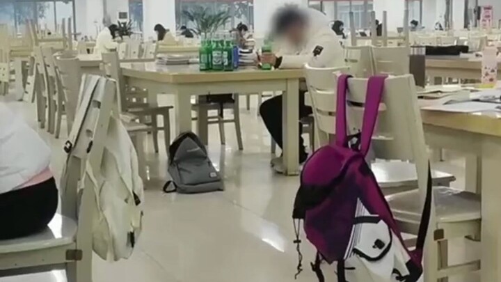 Sastrawan legendaris Li Bai menikmati anggur sendirian dan meninggalkan ribuan puisi abadi—apa salah