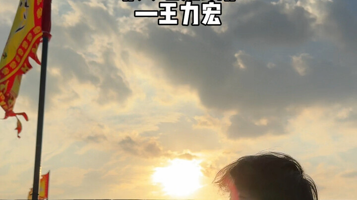 Núi sông này, ta khởi bút, dòng máu dân tộc dài muôn dặm.