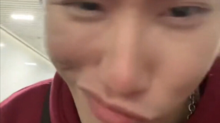 Do you play League of Legends? Then you say EDG is awesome.