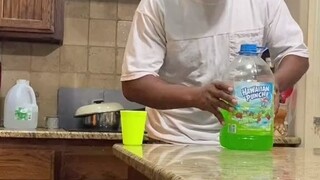 คุณที่อยากแอบกินอะไรสักหน่อยตอนดึกดื่น... เรื่องราวเริ่มแปลกประหลาดขึ้นเรื่อยๆ!