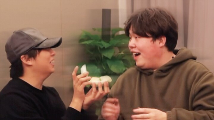 【潮傲潮】“ไม่, นี่มันอะไรนะ?” “แต่งงานกับฉันนะ!”