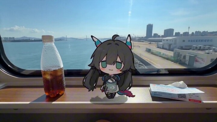 “Mùa hè rực rỡ, tiếng ve râm ran, chú rồng nhỏ ngốc nghếch~”
