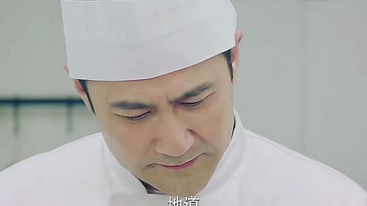 Sếp chê đầu bếp nấu ăn dở, thế là nhân viên lập tức đình công; nào ngờ ngay tại chỗ bị “dạy cho một 