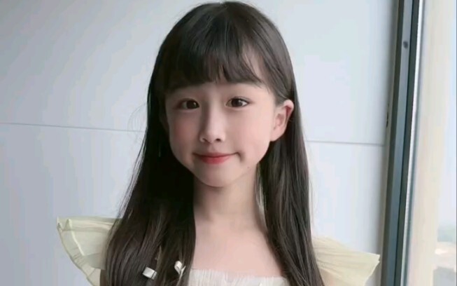Xiaoxin's Heartbroken Gesture Dance